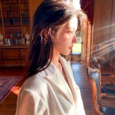 2025年女生最火微信头像