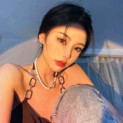 2025年女生最火微信头像