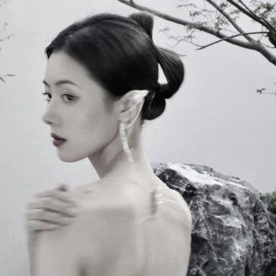 2025年流行高清好看女生头像图片