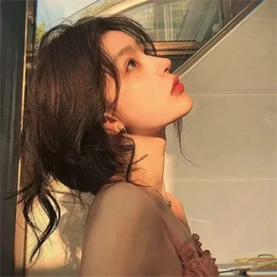 2025年流行高清好看女生头像图片