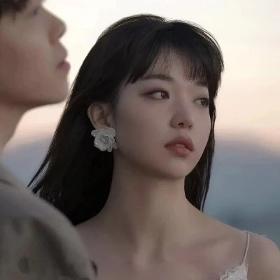 2025年流行高清好看女生头像图片