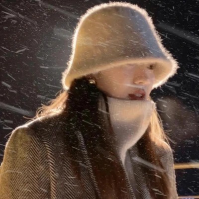 2025年流行高清好看女生头像图片
