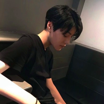 2025男生微信头像超火图片