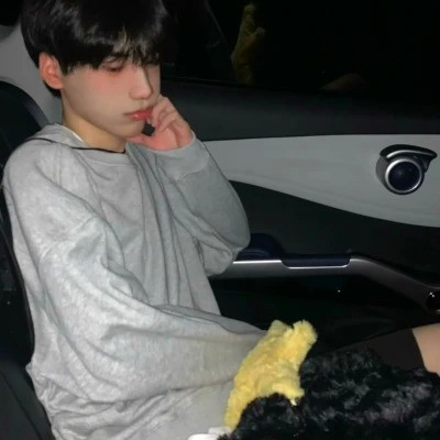 ins高级质感小众头像男