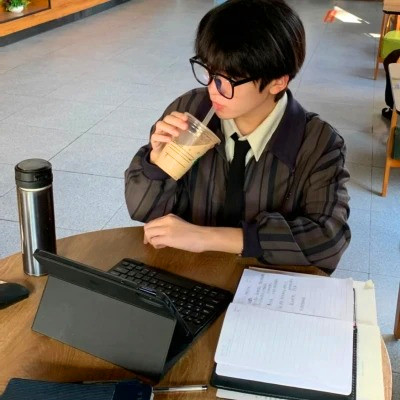温柔头像ins高级质感男