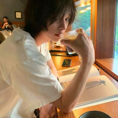 温柔头像ins高级质感男