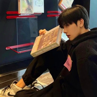 温柔头像ins高级质感男