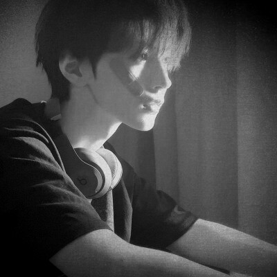 黑白男人头像图片