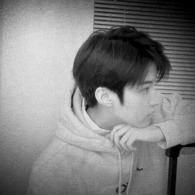 黑白男人头像图片
