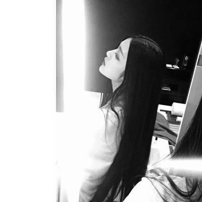 慵懒风颓废女生头像