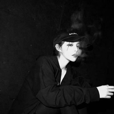 慵懒风颓废女生头像