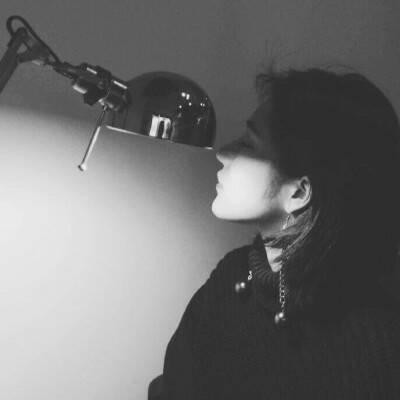 慵懒风颓废女生头像