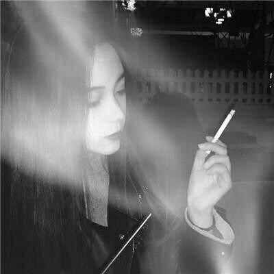 慵懒风颓废女生头像