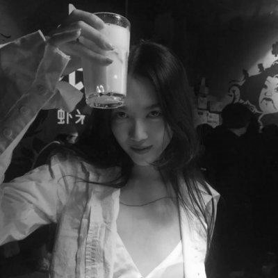 慵懒风颓废女生头像