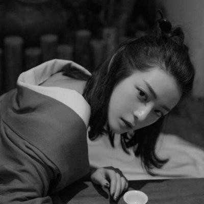 慵懒风颓废女生头像