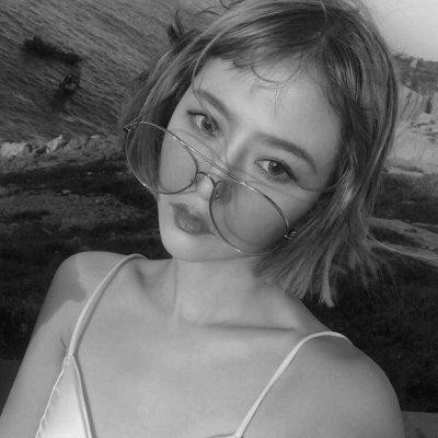 慵懒风颓废女生头像