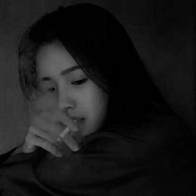 慵懒风颓废女生头像