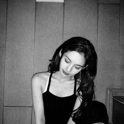 慵懒风颓废女生头像