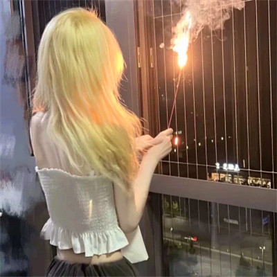 头像女简单干净气质背影