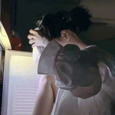 女生头像温柔干净气质背影