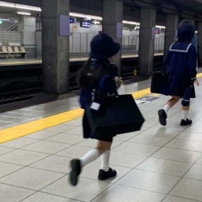 女生头像温柔干净气质背影