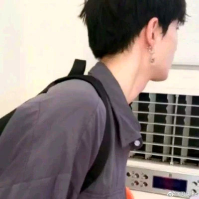 背影男头