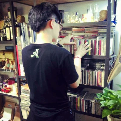 背影男头