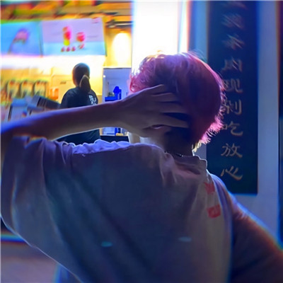 超火超好看的背影头像男生 