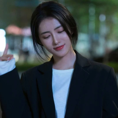 超火真人女生好看的图片头像
