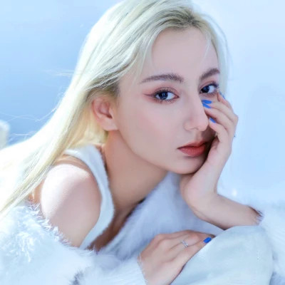 超火真人女生好看的图片头像