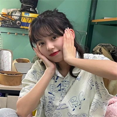 女人高雅温柔头像