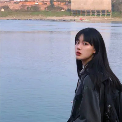 女人高雅温柔头像