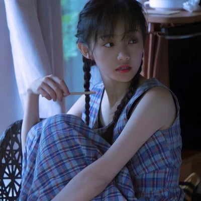 女人高雅温柔头像