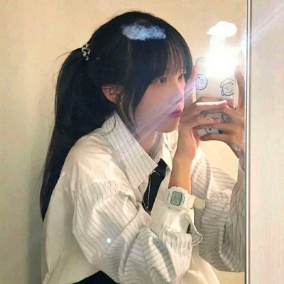 女人高雅温柔头像