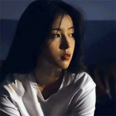 女人高雅温柔头像
