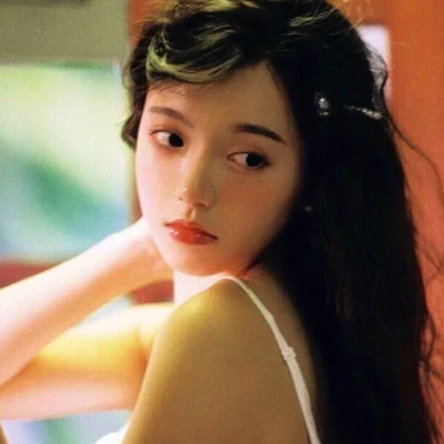 女生头像质感复古