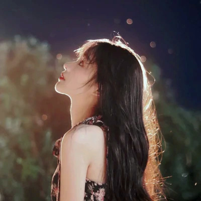 女生头像质感复古