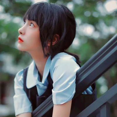 女生头像质感复古