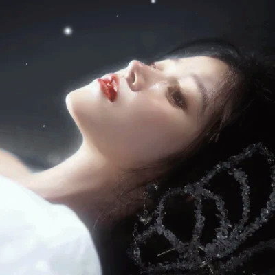 女生头像质感复古