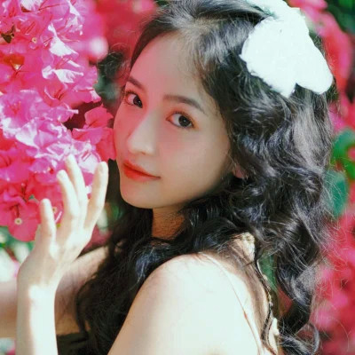 复古清新淡雅的头像女