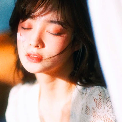 复古清新淡雅的头像女