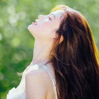 复古清新淡雅的头像女
