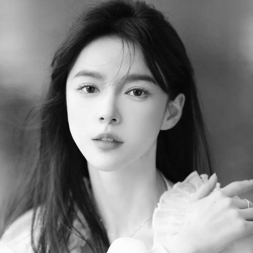 高冷范黑白女生头像