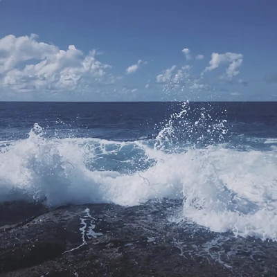 背景图片干净治愈系蓝色头像
