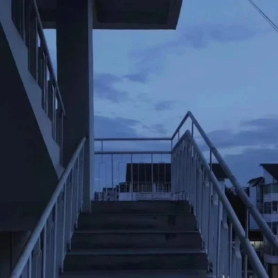 背景图片干净治愈系蓝色头像