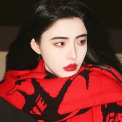 女生头像红色系最火最新图片