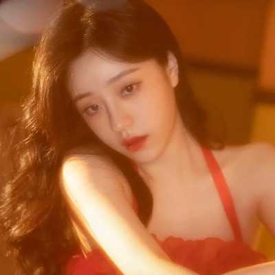 女生头像红色系最火最新图片