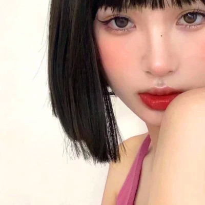白底简约高级头像女生高清图片