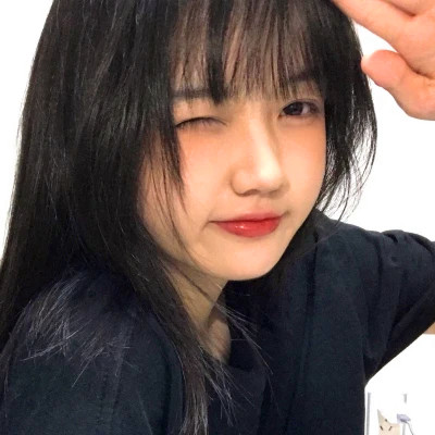 白底简约高级头像女生高清图片