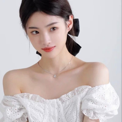 白底简约高级头像女生高清图片